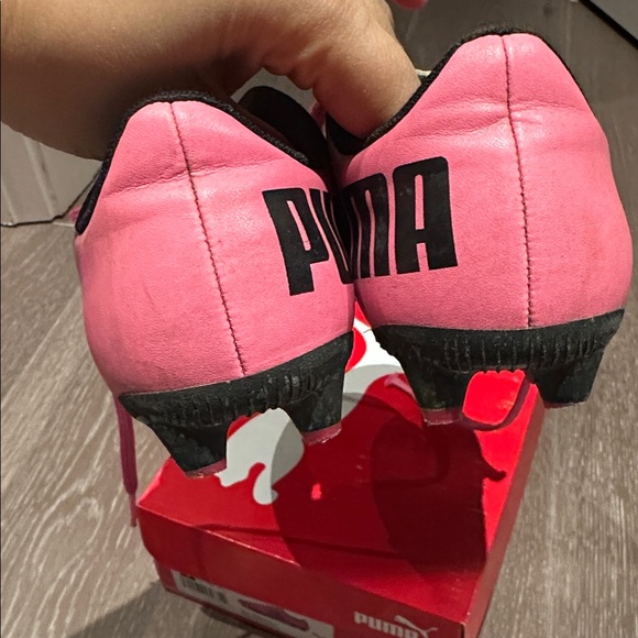 Puma Kids Soccer Shoes Size 1 - Picture 4 of 6